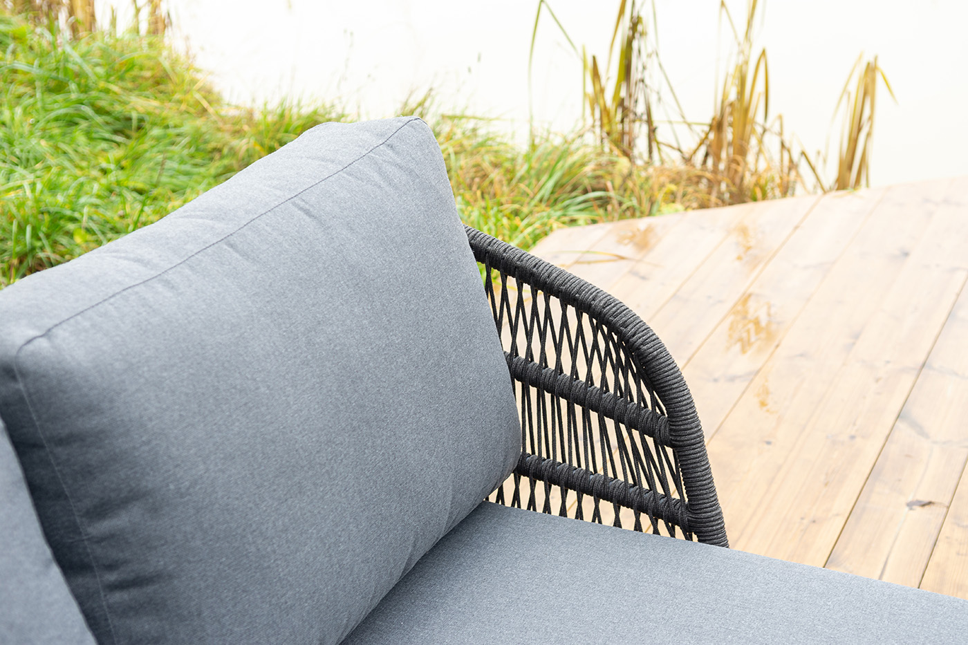 Позитано лежак плетеный из роупа, каркас алюминий темно-серый (RAL7024) муар, роуп темно-серый круглый, ткань темно-серая 027 фото 6