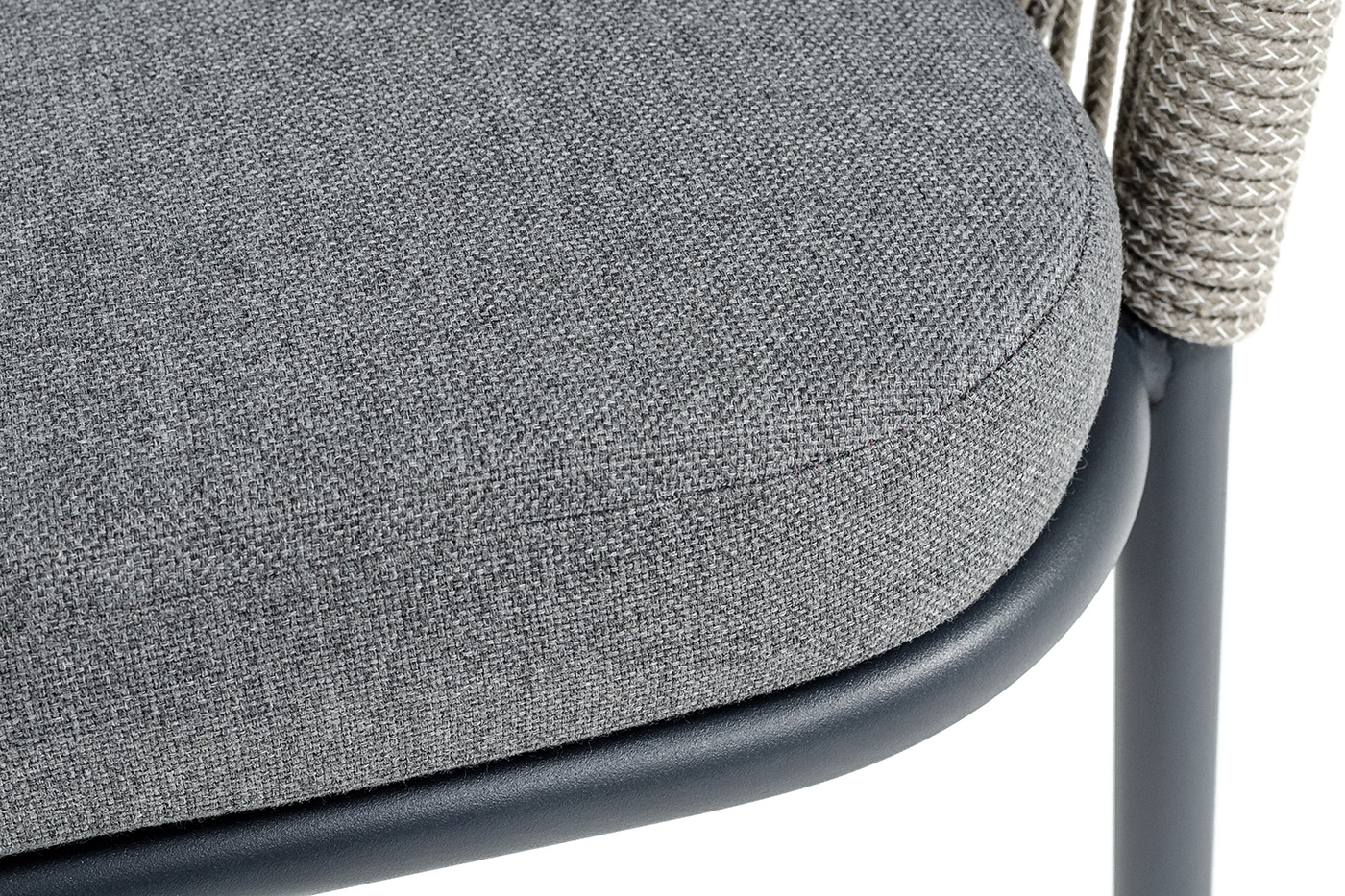 Лион стул плетеный из роупа, каркас из стали темно-серый (RAL7024) муар, роуп серый меланж круглый, ткань серая 017 фото 6