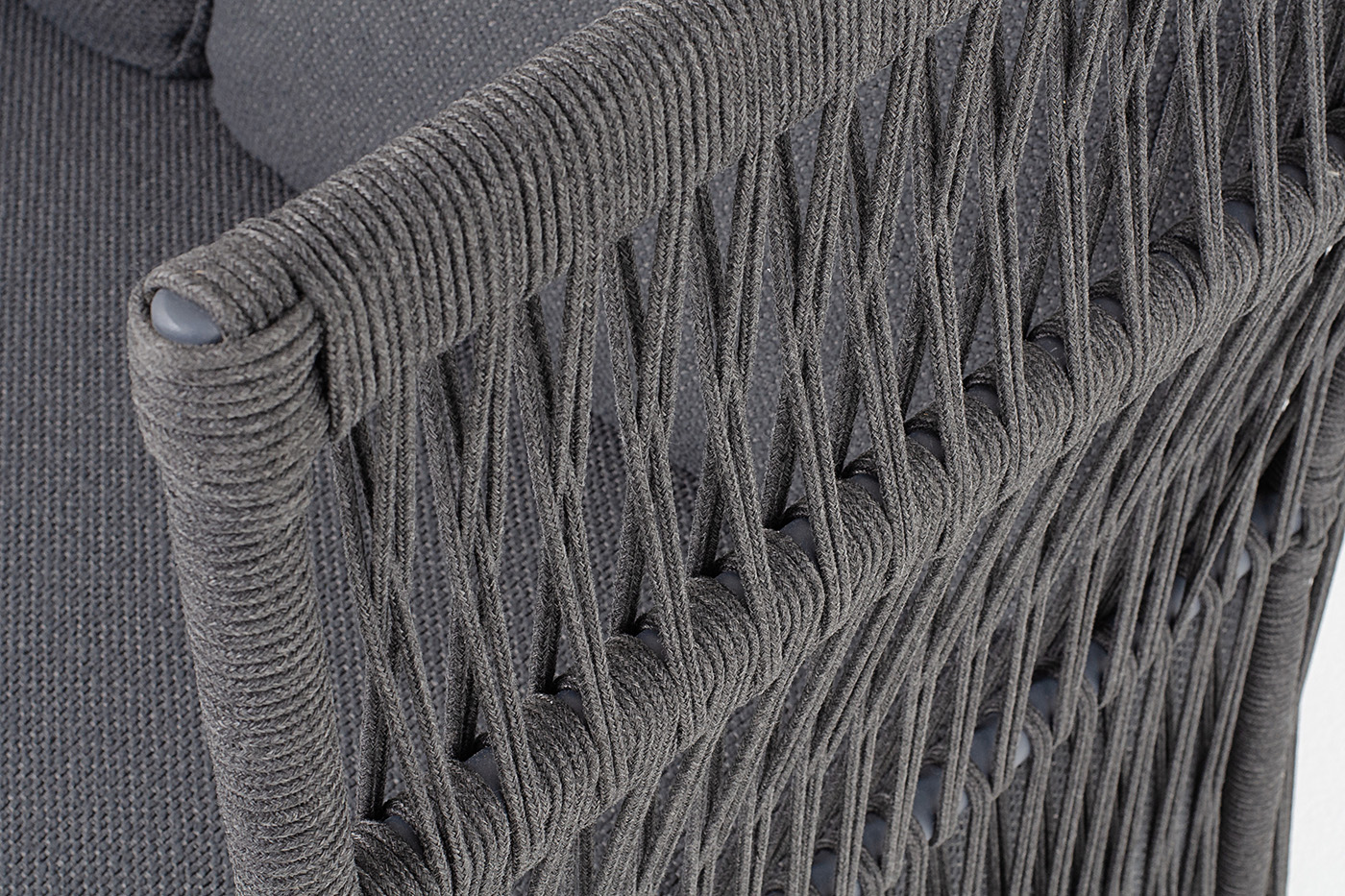 Лугано диван 3-местный плетеный из роупа, каркас алюминий темно-серый (RAL7024) муар, роуп темно-серый круглый, ткань темно-серая YB25-0027 фото 5