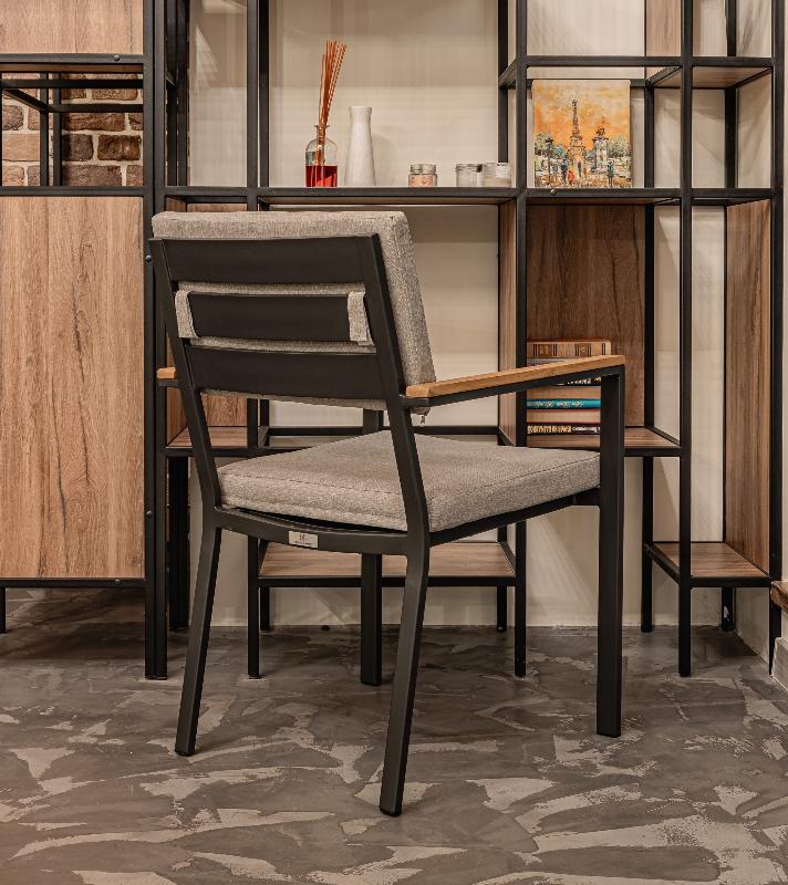 Обеденное кресло Oscar Royal Family из алюминия с подлокотниками из тика фото 2