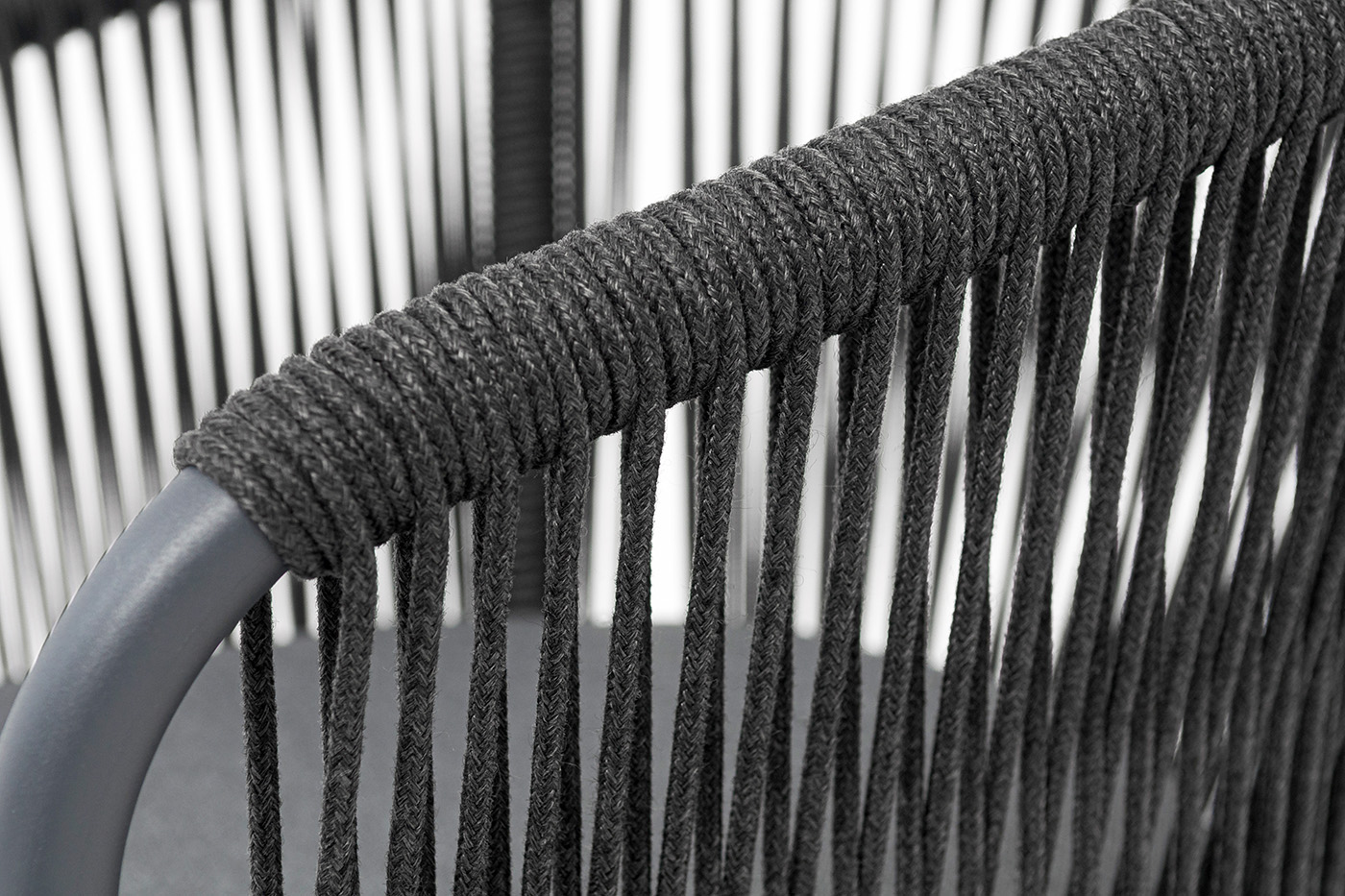 Романо стул плетеный из роупа, каркас алюминий темно-серый (RAL7024) муар, роуп темно-серый круглый, ткань темно-серая 027 фото 5