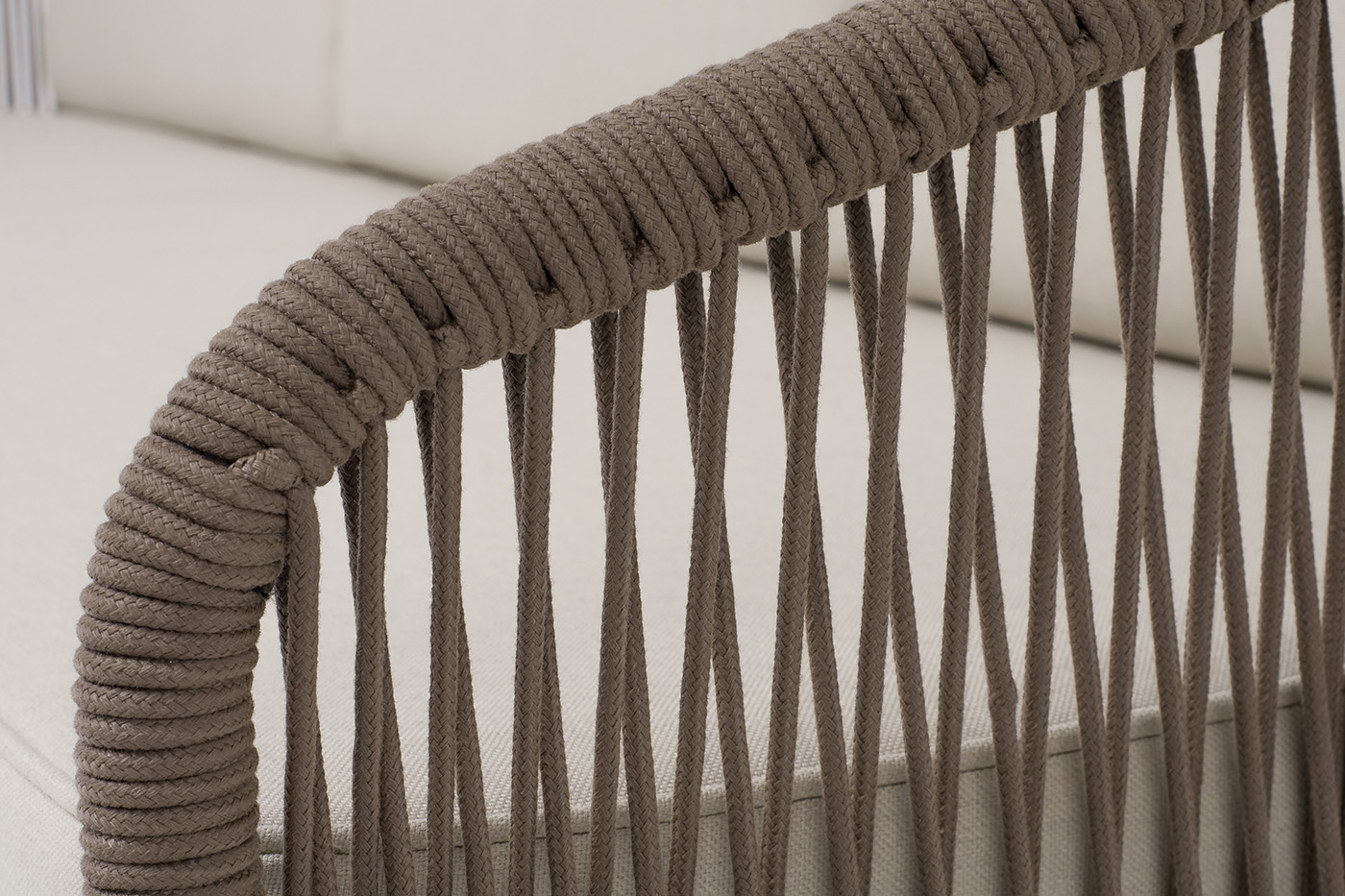Канны диван 3-местный плетеный из роупа, каркас алюминий коричневый (RAL8016) муар, роуп коричневый круглый, ткань бежевая 15052 фото 5