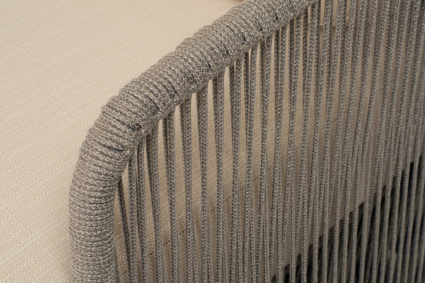 Альбано кресло плетеное из роупа, каркас алюминий светло-серый (RAL7035) муар, роуп серый меланж круглый, ткань Mossle светло-бежевая фото 5