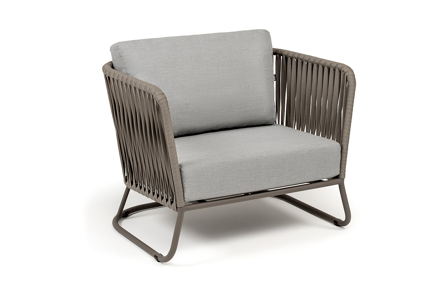 Багамы кресло плетеное из роупа, каркас алюминий бежево-серый (RAL7006) муар, роуп серо-коричневый 23мм, ткань светло-серая фото 3