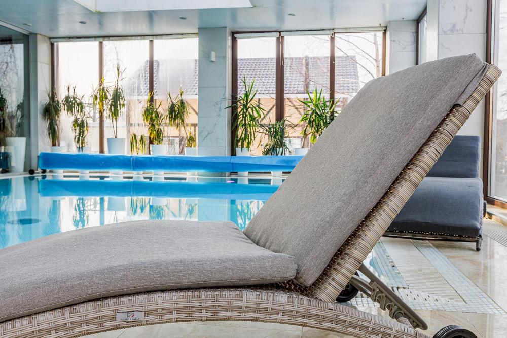 Шезлонг Agata Royal Family из искусственного ротанга с матрасом, цвет бежевый фото 6