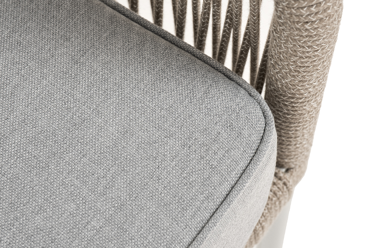 Канны диван 2-местный плетеный из роупа, каркас алюминий светло-серый (RAL7035) шагрень, роуп серый меланж круглый, ткань светло-серая фото 7