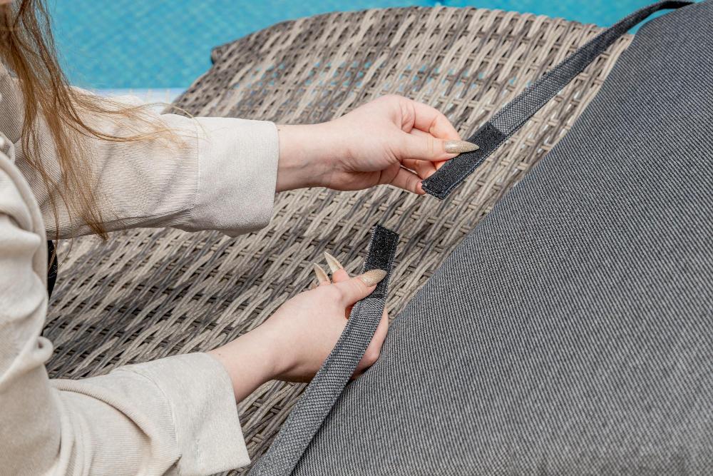 Шезлонг Agata Royal Family из искусственного ротанга с матрасом, цвет серый фото 6