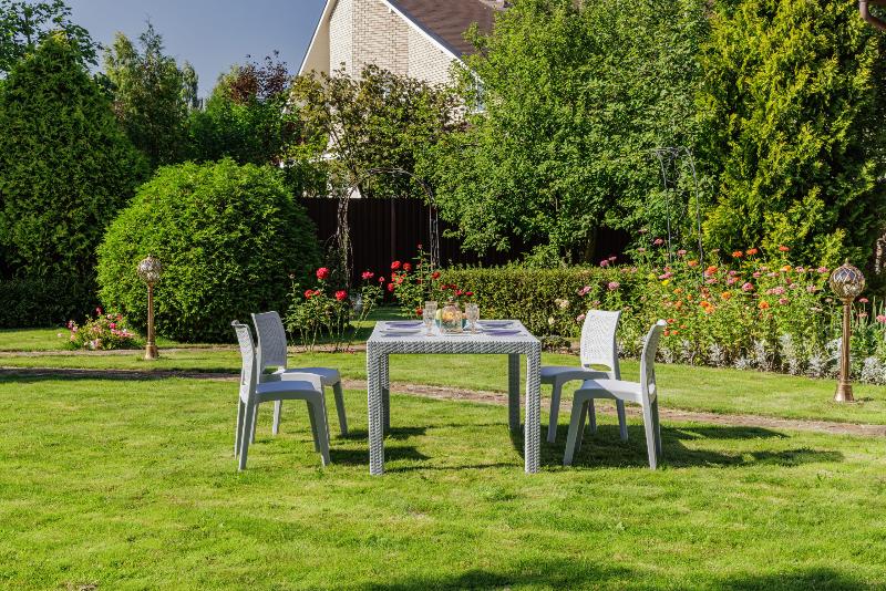 Обеденный комплект July S Royal Family из пластика, цвет светло-серый фото 3