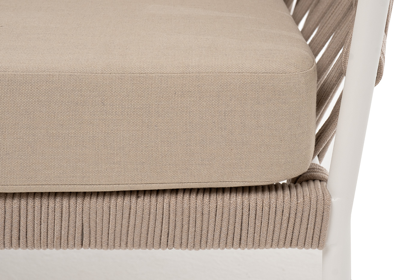 Диего диван 2-местный плетеный из роупа, каркас алюминий белый муар, роуп бежевый круглый, ткань бежевая 052 фото 7