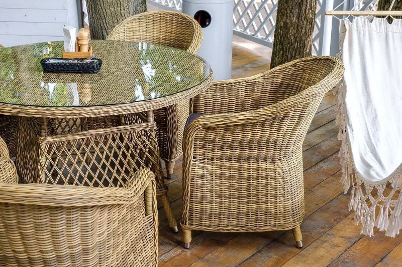 Плетеное кресло Равенна 4SIS из искусственного ротанга, цвет соломенный с серой подушкой фото 7