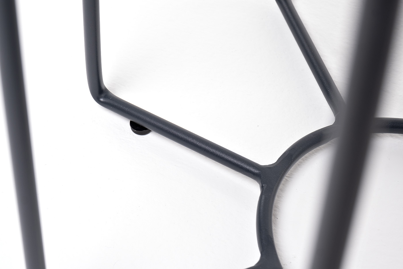 Эквадор журнальный стол из HPL круглый Ø40 H55, каркас из алюминия темно-серый (RAL 7024) муар, цвет столешницы серый гранит фото 4