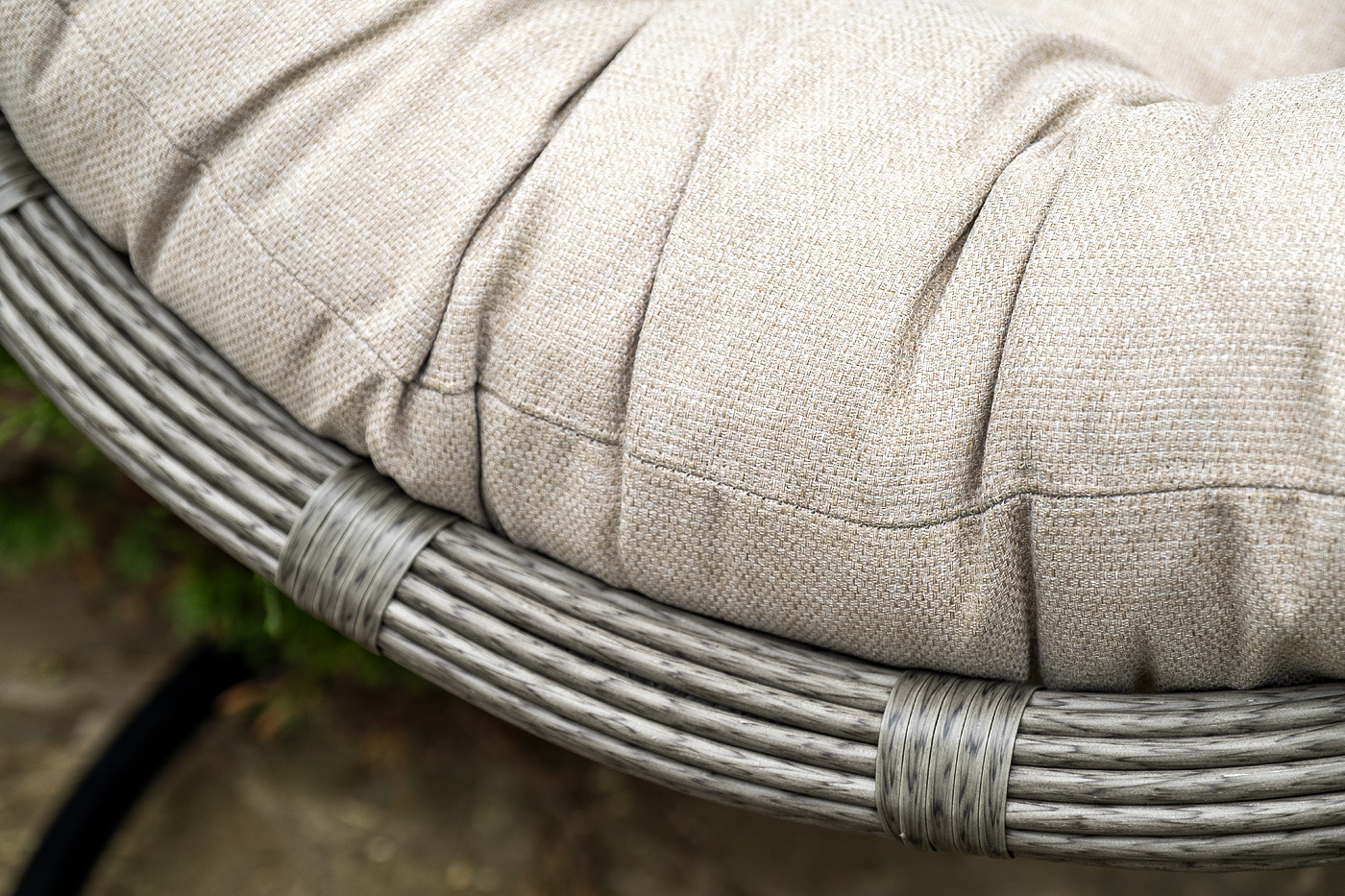 Венеция подвесное кресло-кокон из искусственного ротанга, цвет серый с бежевой подушкой фото 3