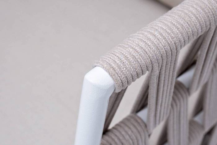 Кресло Диего 4SIS плетеное из роупа, основание дуб, каркас алюминий светло-серый (RAL7035) муар, роуп бежевый круглый, ткань бежевая 52 фото 2