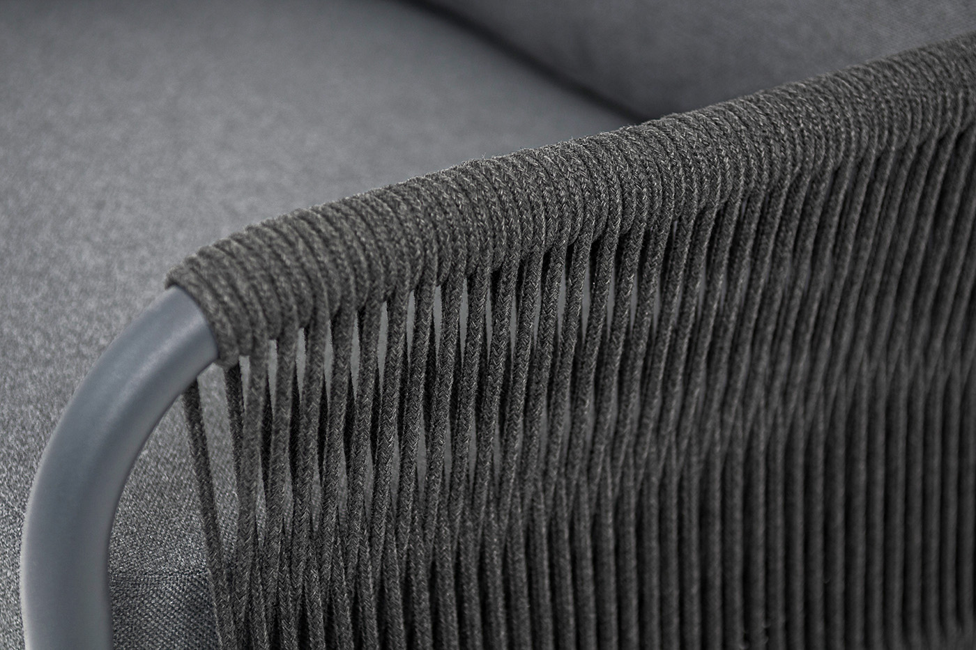 Ането кресло плетеное из роупа, каркас алюминий темно-серый (RAL7024) муар, роуп темно-серый круглый, ткань темно-серая 027 фото 5
