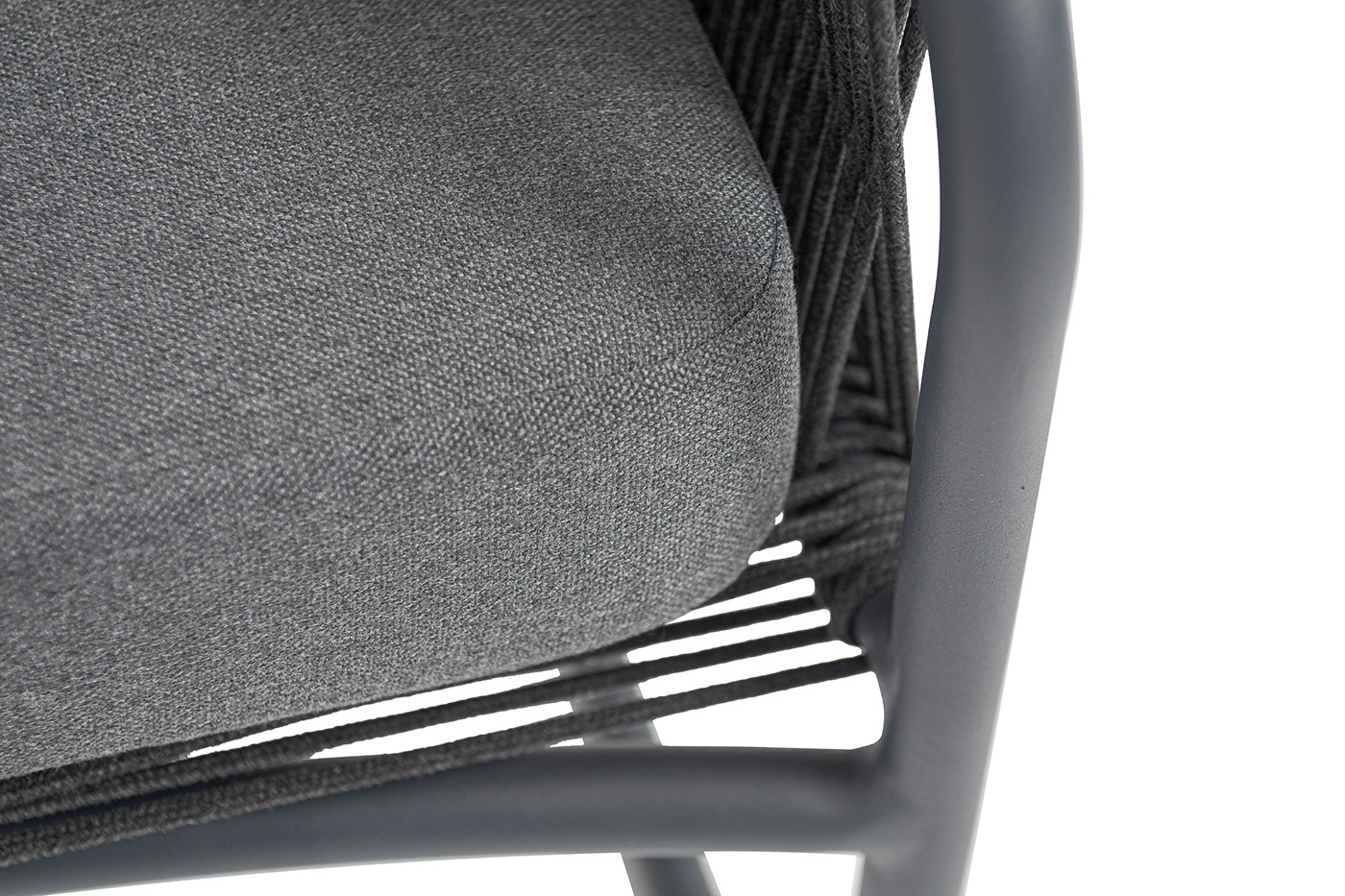 Ането кресло плетеное из роупа, каркас алюминий темно-серый (RAL7024) муар, роуп темно-серый круглый, ткань темно-серая 027 фото 6