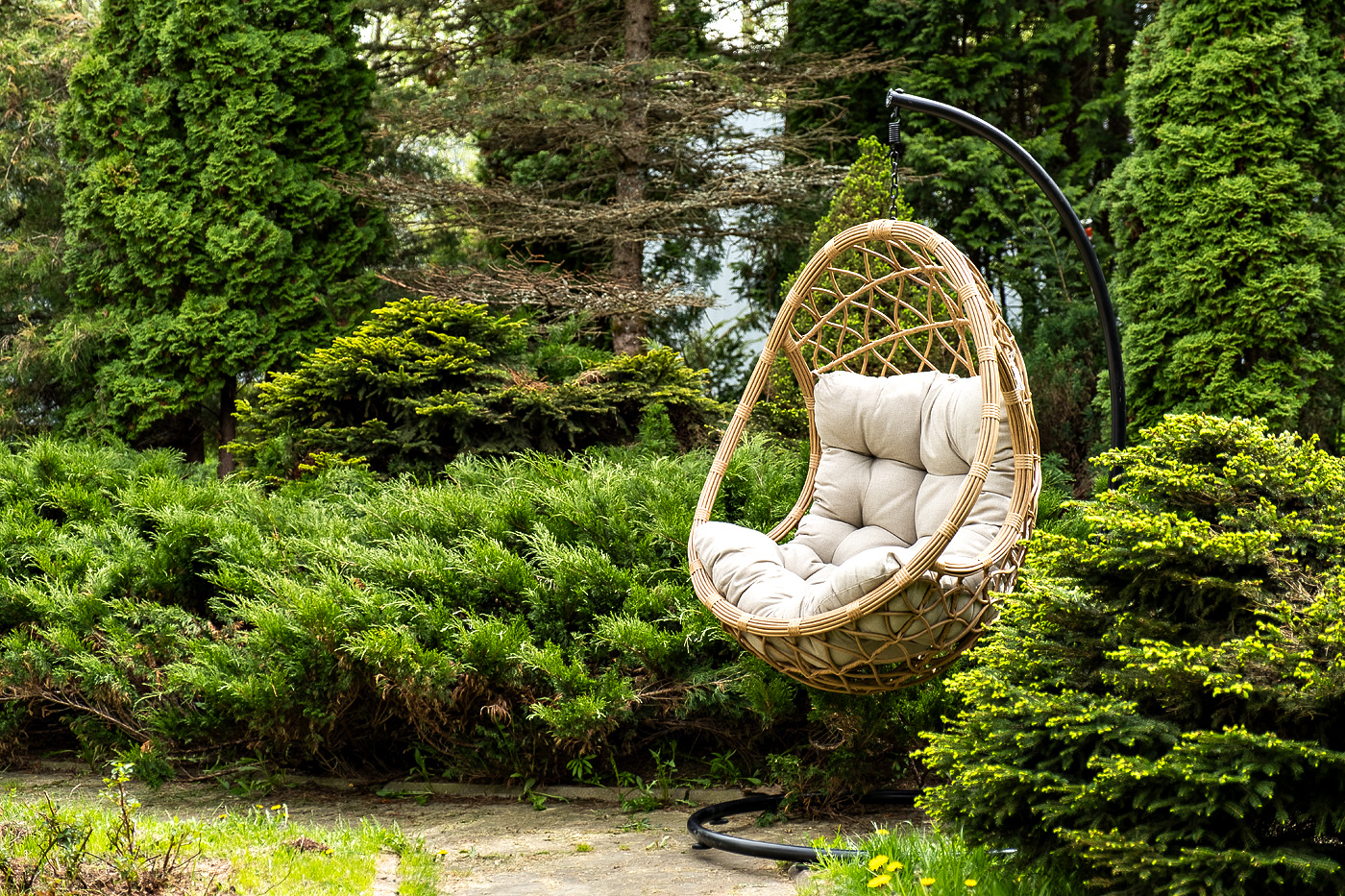 Венеция подвесное кресло-кокон из искусственного ротанга, цвет соломенный с бежевой подушкой фото 3