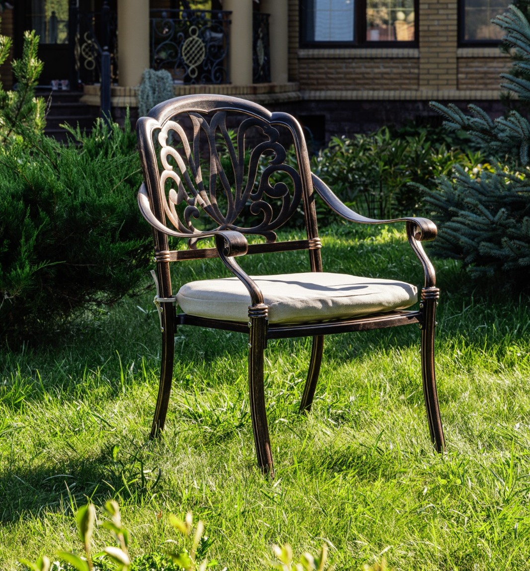 Обеденное кресло Wilhelm Royal Family из литого алюминия фото 1