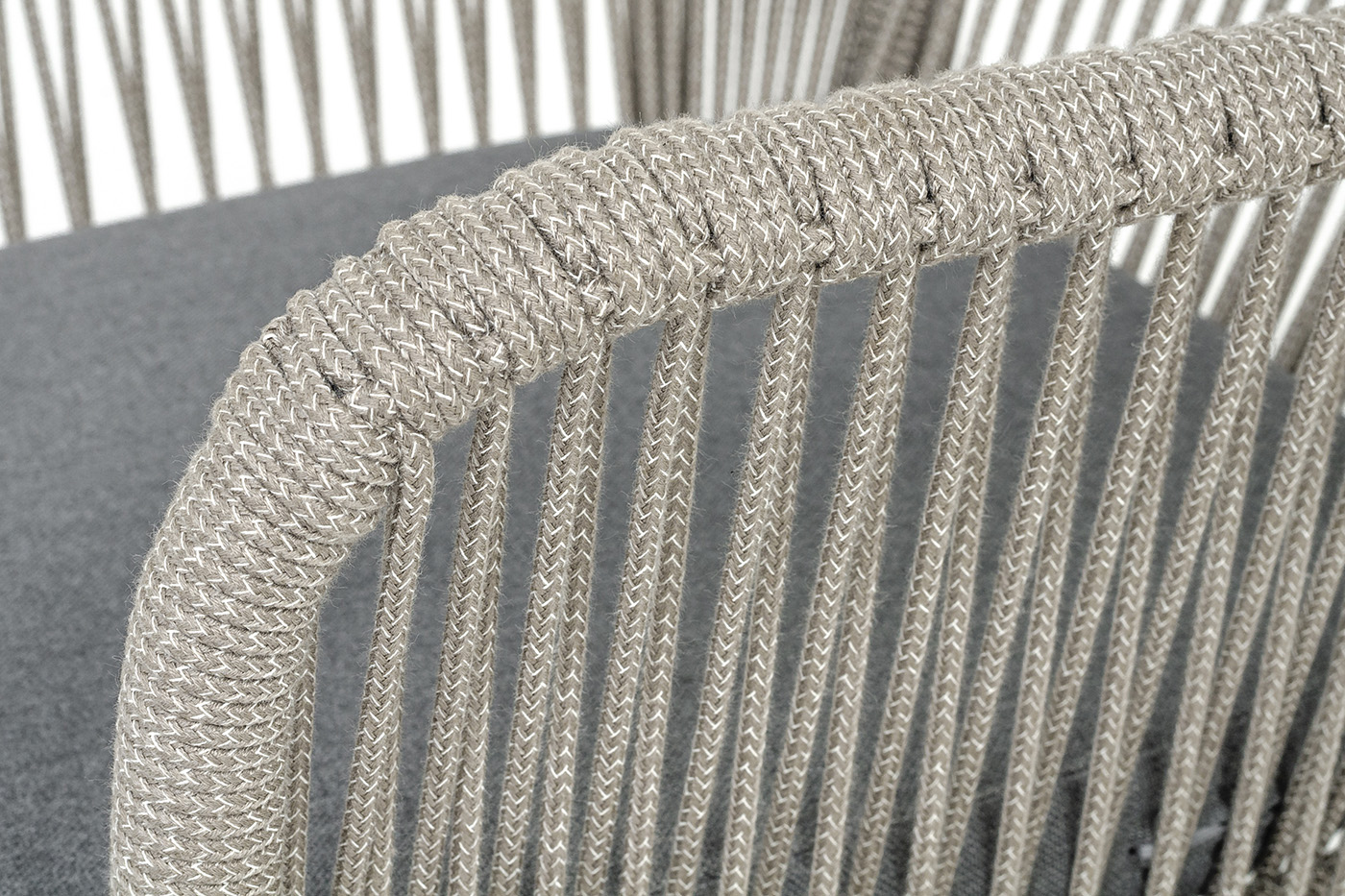 Лион стул плетеный из роупа, каркас из стали темно-серый (RAL7024) муар, роуп серый меланж круглый, ткань серая 017 фото 5