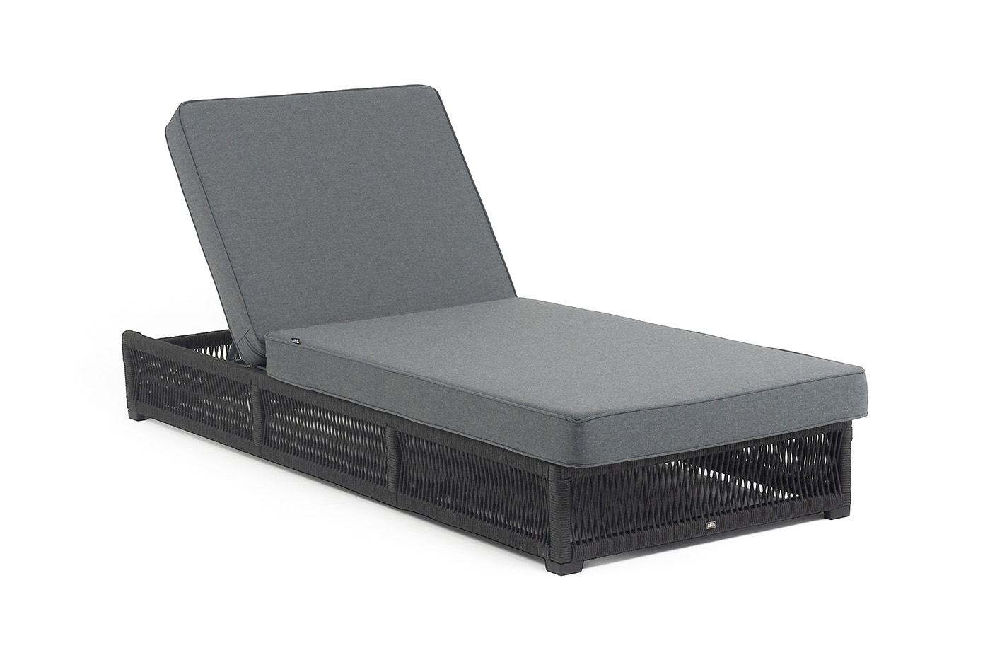 Ривьера шезлонг плетеный из роупа, каркас алюминий темно-серый (RAL7024) муар, роуп темно-серый круглый, ткань темно-серая 027 фото 2