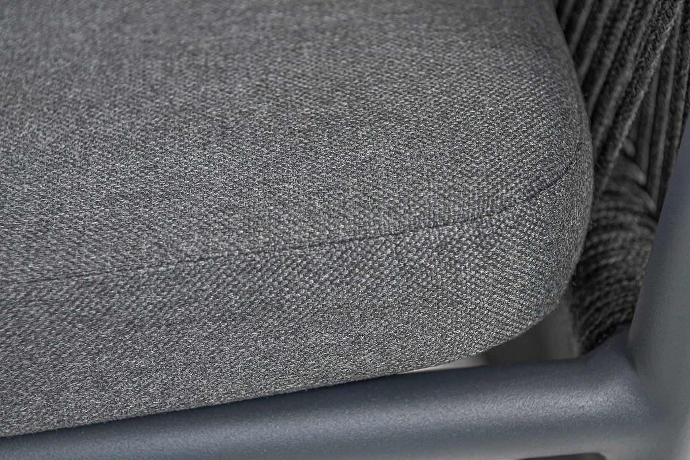 Романо стул плетеный из роупа, каркас алюминий темно-серый (RAL7024) муар, роуп темно-серый круглый, ткань темно-серая 027 фото 6