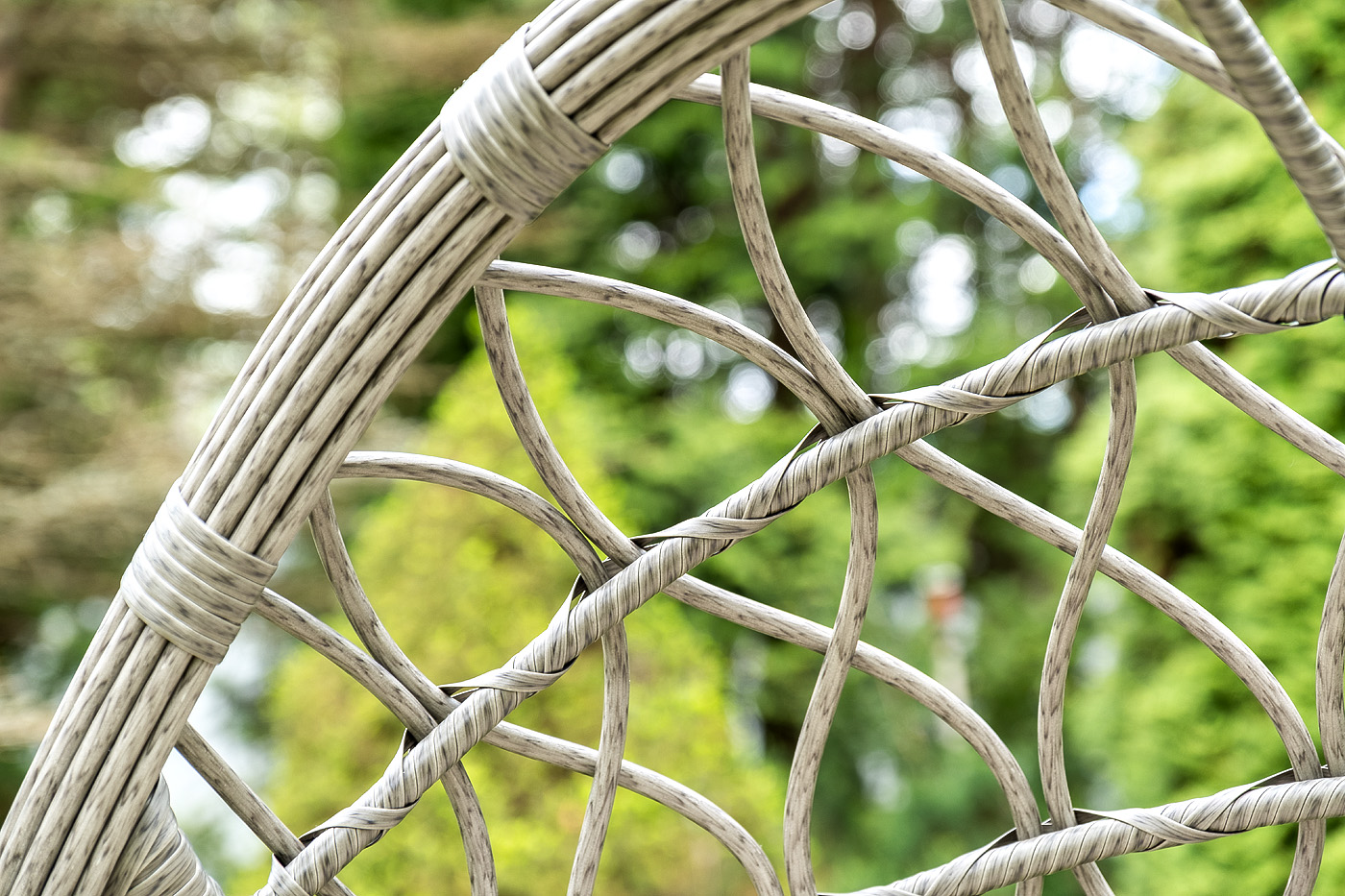 Венеция подвесное кресло-кокон из искусственного ротанга, цвет серый с бежевой подушкой фото 6