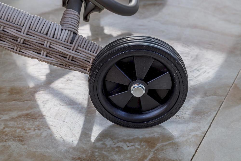 Шезлонг Agata Royal Family из искусственного ротанга с матрасом, цвет бежевый фото 8