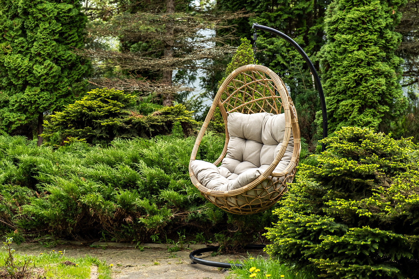 Венеция подвесное кресло-кокон из искусственного ротанга, цвет соломенный с бежевой подушкой фото 1