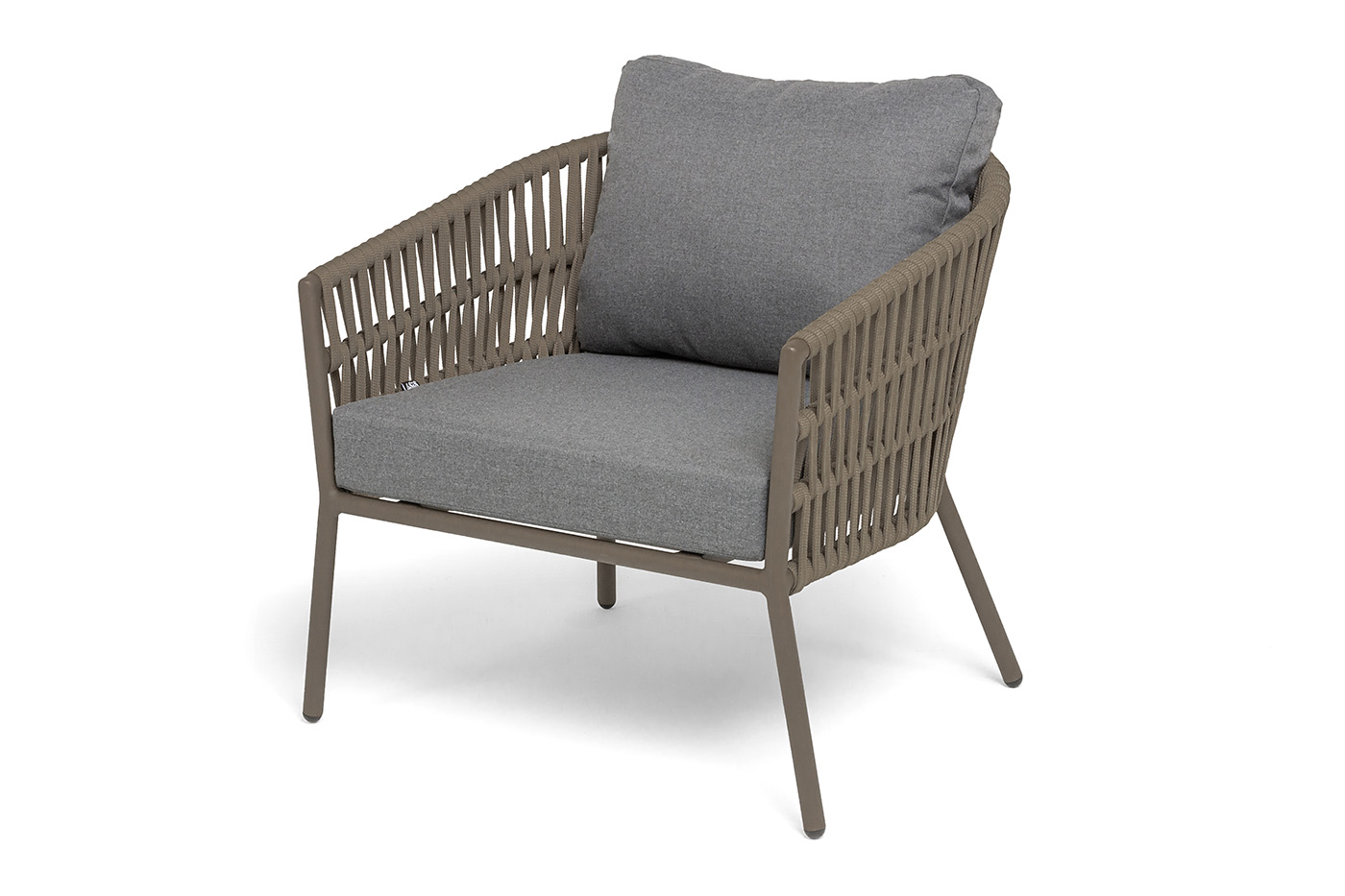 Комо кресло плетеное из роупа, каркас алюминий бежево-серый (RAL7006) муар, роуп серо-коричневый 23мм, ткань темно-серая 027 фото 1