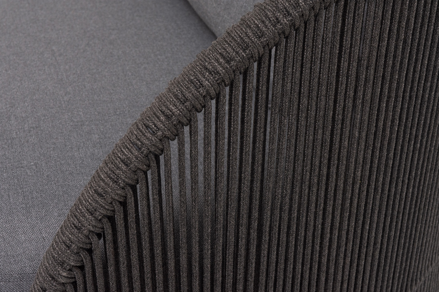 Монтелла кресло плетеное из роупа, каркас алюминий темно-серый (RAL7024) муар, роуп темно-серый круглый, ткань темно-серая 027 фото 7