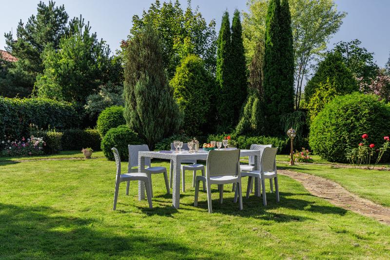 Обеденный комплект July M Royal Family из пластика, цвет светло-серый фото 1