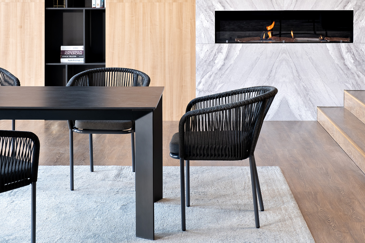 Венето обеденная группа на 4 персоны со стульями Марсель, каркас темно-серый, роуп темно-серый фото 4