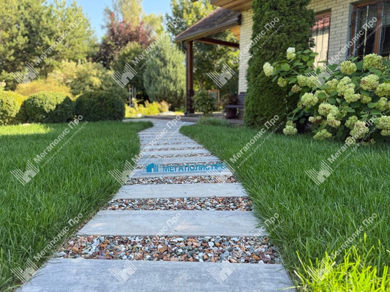 Пошаговая плита для дорожек 900х300х80 мм Серо-белая фото 2