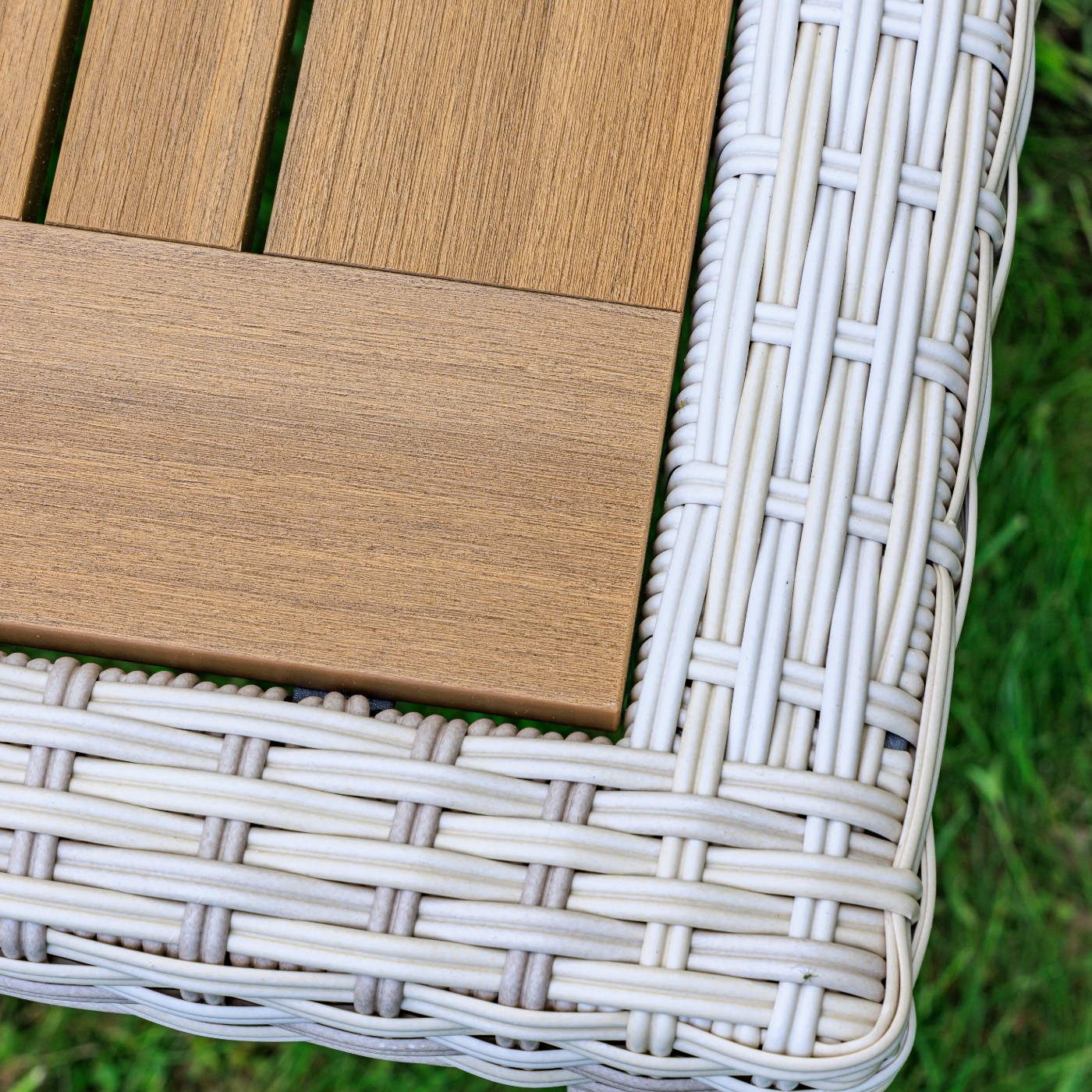 Обеденный стол Amelia Royal Family из искусственного ротанга 90 см, цвет бежевый фото 5