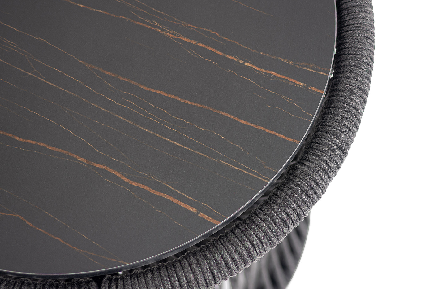 Романо журнальный стол из HPL круглый Ø45 H47, каркас из алюминия черный муар, цвет черный мрамор, роуп темно серый круглый фото 2