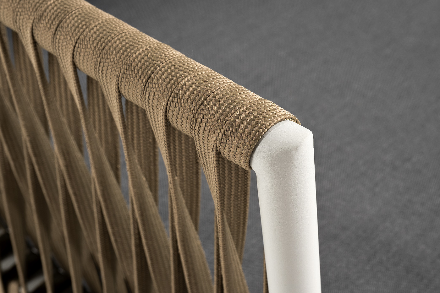 Касабланка диван 3-местный плетеный из роупа, каркас алюминий светло-серый (RAL7035) муар, роуп серо-коричневый 23мм, ткань серая 017 фото 4