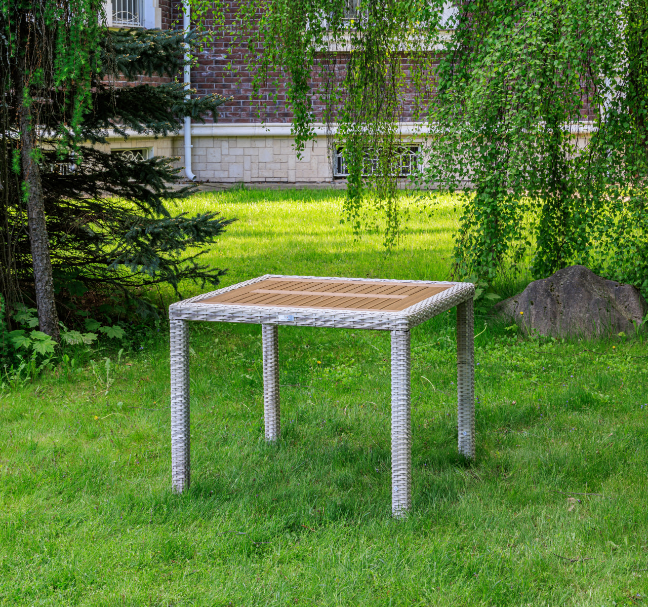 Обеденный стол Amelia Royal Family из искусственного ротанга 90 см, цвет бежевый фото 1