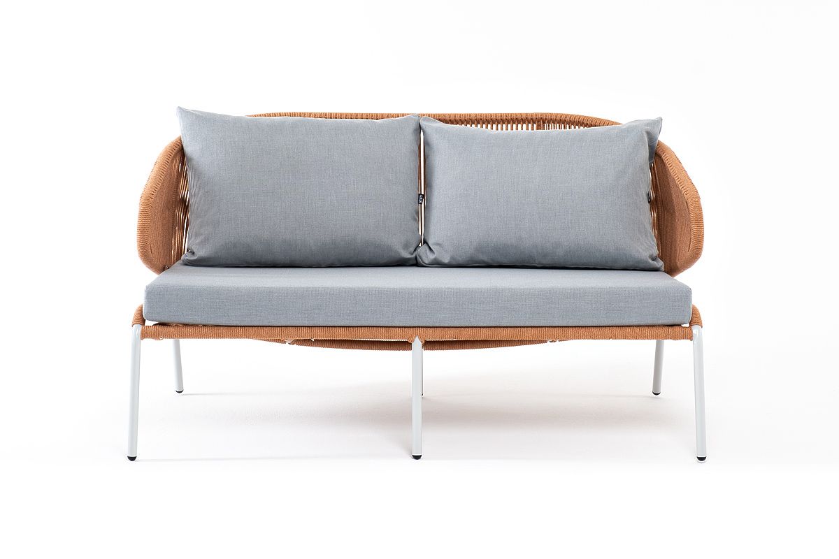 Диван двухместный Милан 4SIS из роупа (веревки), каркас алюминий светло-серый (RAL7035) шагрень, роуп оранжевый меланж круглый, ткань светло-серая фото 3
