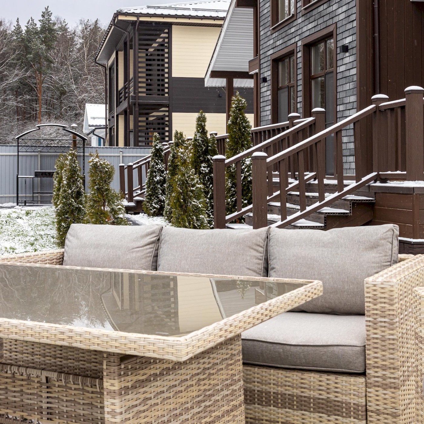 Обеденный комплект Karl Royal Family из искусственного ротанга с обеденным столом, цвет бежевый фото 4