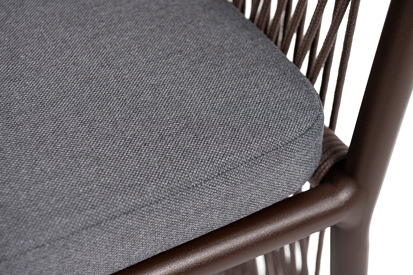 Романо стул плетеный из роупа, каркас алюминий коричневый (RAL8016) муар, роуп коричневый круглый, ткань темно-серая 027 фото 7