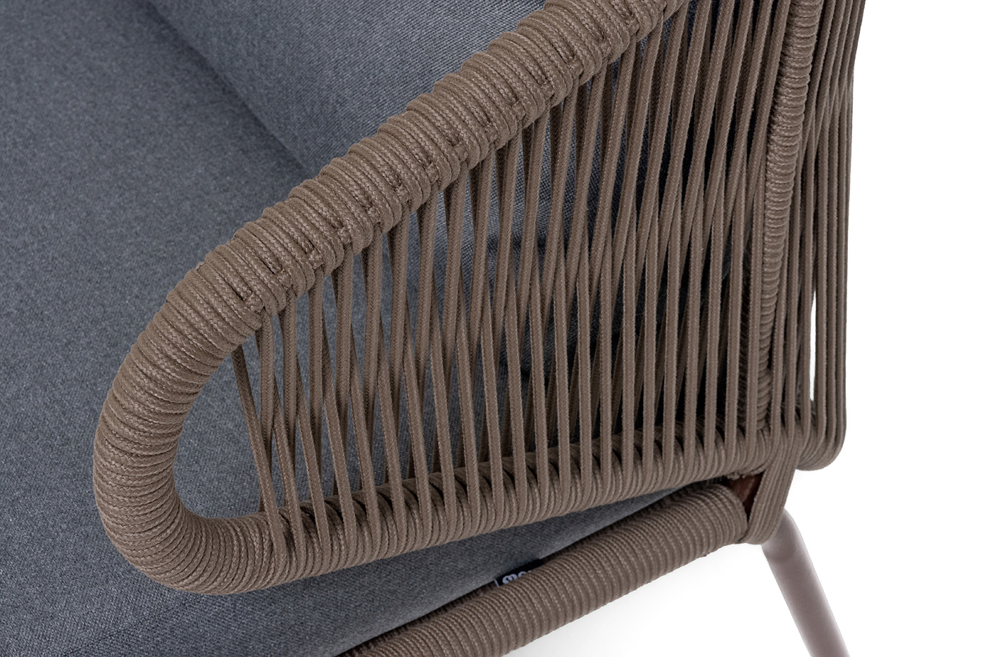 Милан диван 2-местный плетеный из роупа, каркас алюминий коричневый (RAL8016) муар, роуп коричневый круглый, ткань темно-серая 027 фото 2