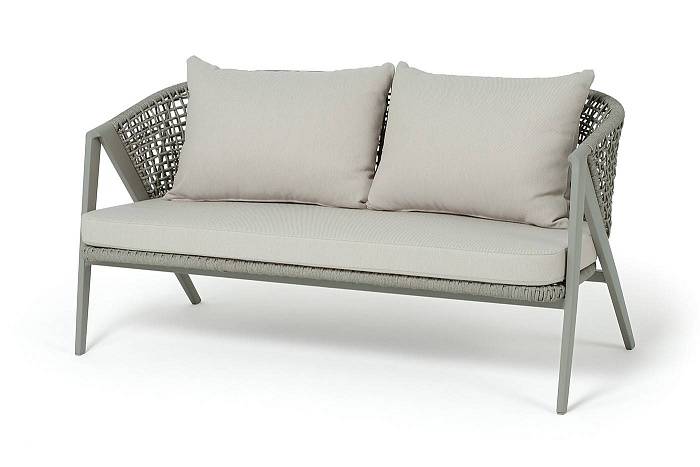 Диван Амстердам 4SIS 2-местный плетеный из роупа, каркас алюминий, роуп серый круглый, ткань бежевая фото 1
