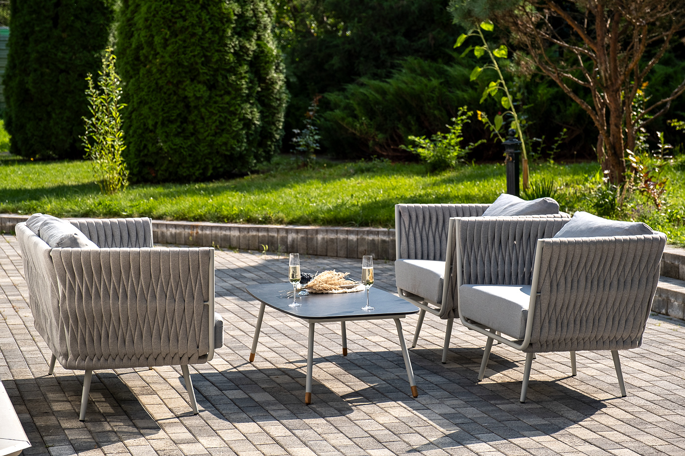 Монако лаунж-зона 4-местная из роупа со столом Верона (серый гранит), каркас светло-серый, роуп светло-серый фото 3