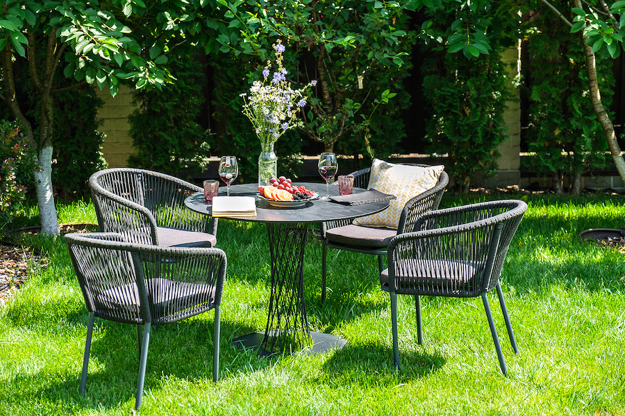 Диего обеденная группа на 4 персоны со стульями Марсель, столешница серый гранит фото 1