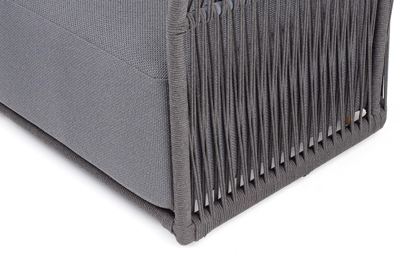 Лугано кресло плетеное из роупа, каркас алюминий темно-серый (RAL7024) муар, роуп темно-серый круглый, ткань темно-серая YB25-0027 фото 4