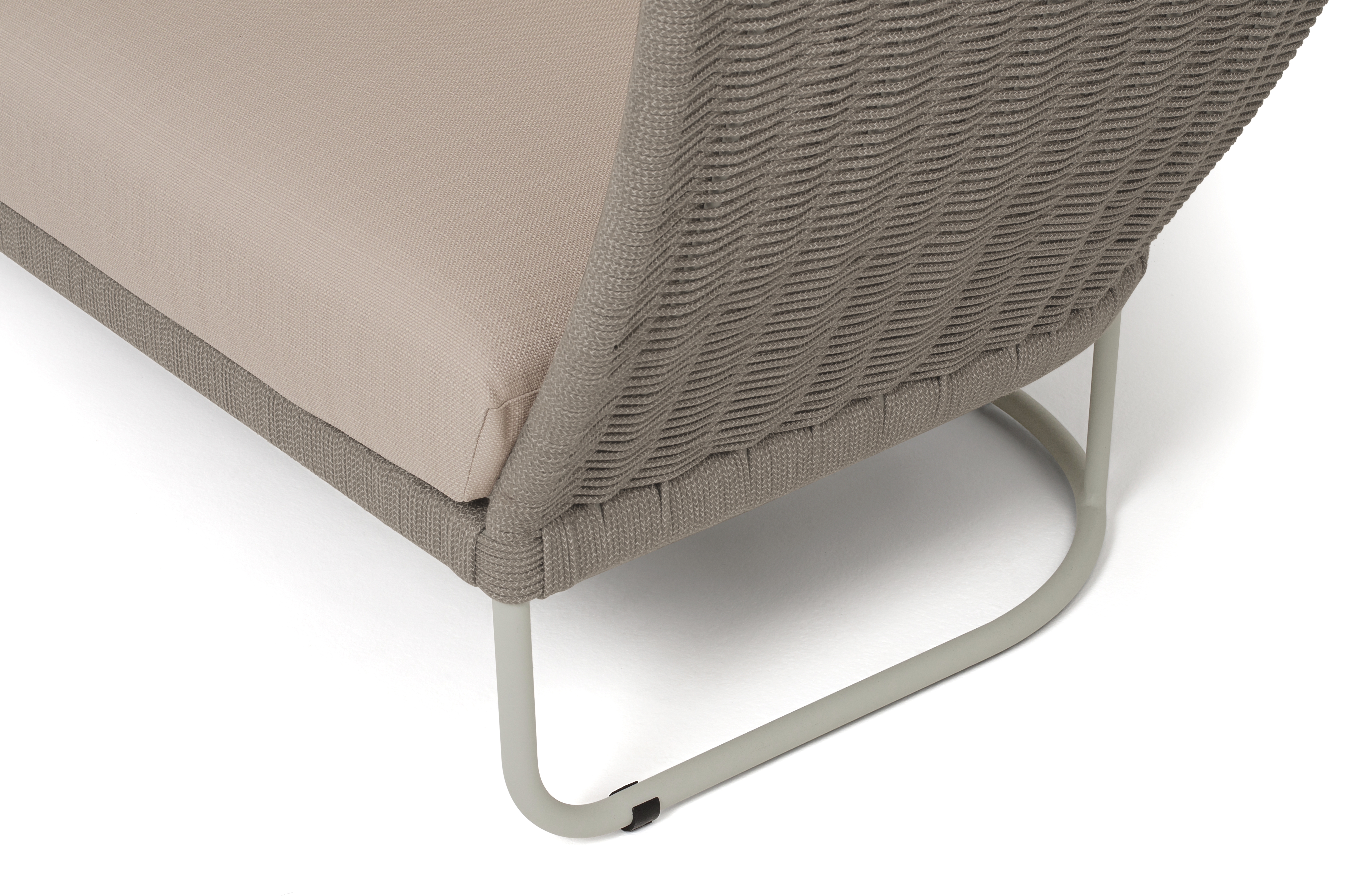 Фиджи диван 3-местный плетеный из роупа, каркас алюминий светло-серый (RAL7035) муар, роуп серый меланж круглый, ткань Mossle бежевая фото 6