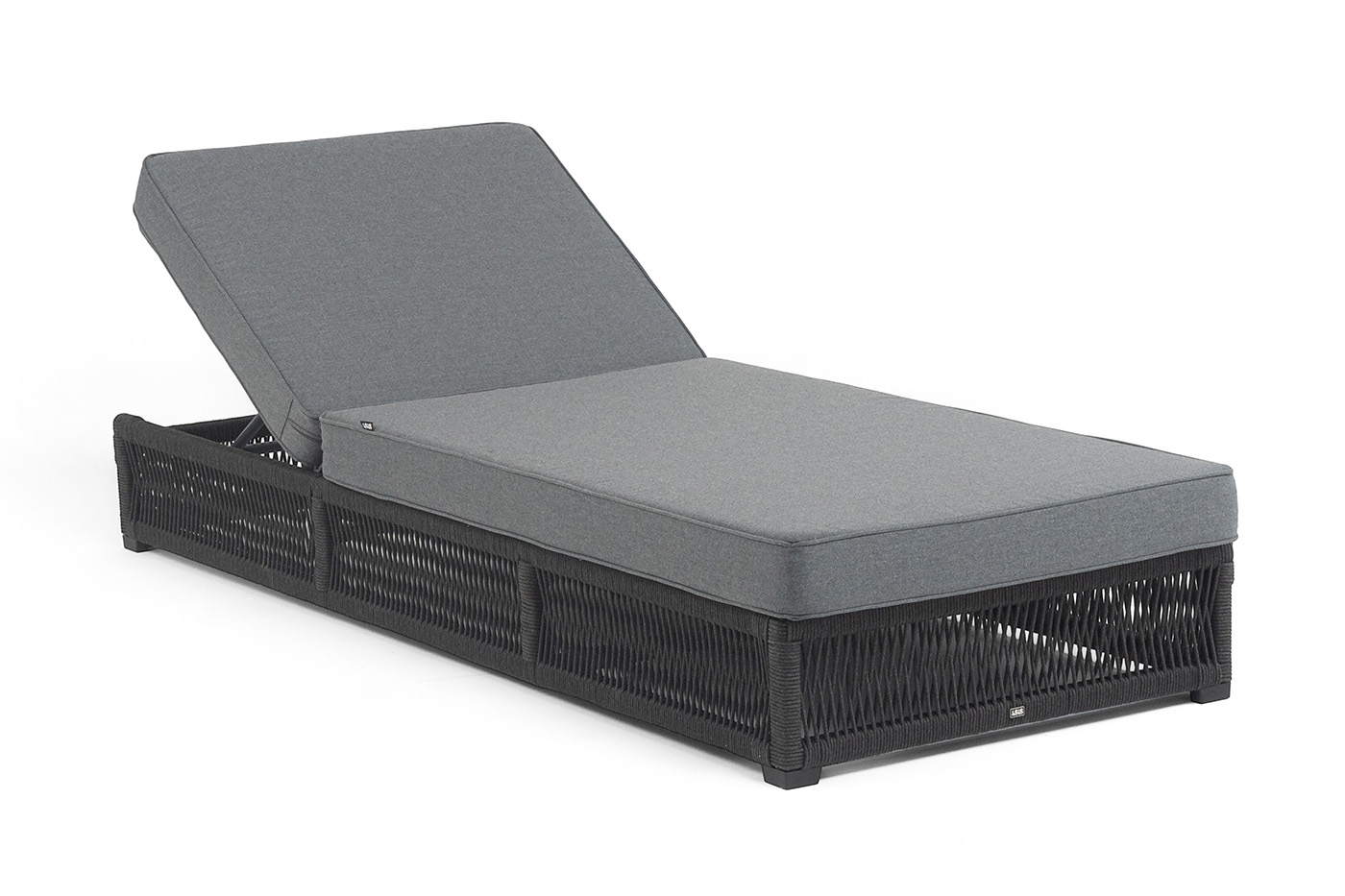 Ривьера шезлонг плетеный из роупа, каркас алюминий темно-серый (RAL7024) муар, роуп темно-серый круглый, ткань темно-серая 027 фото 1