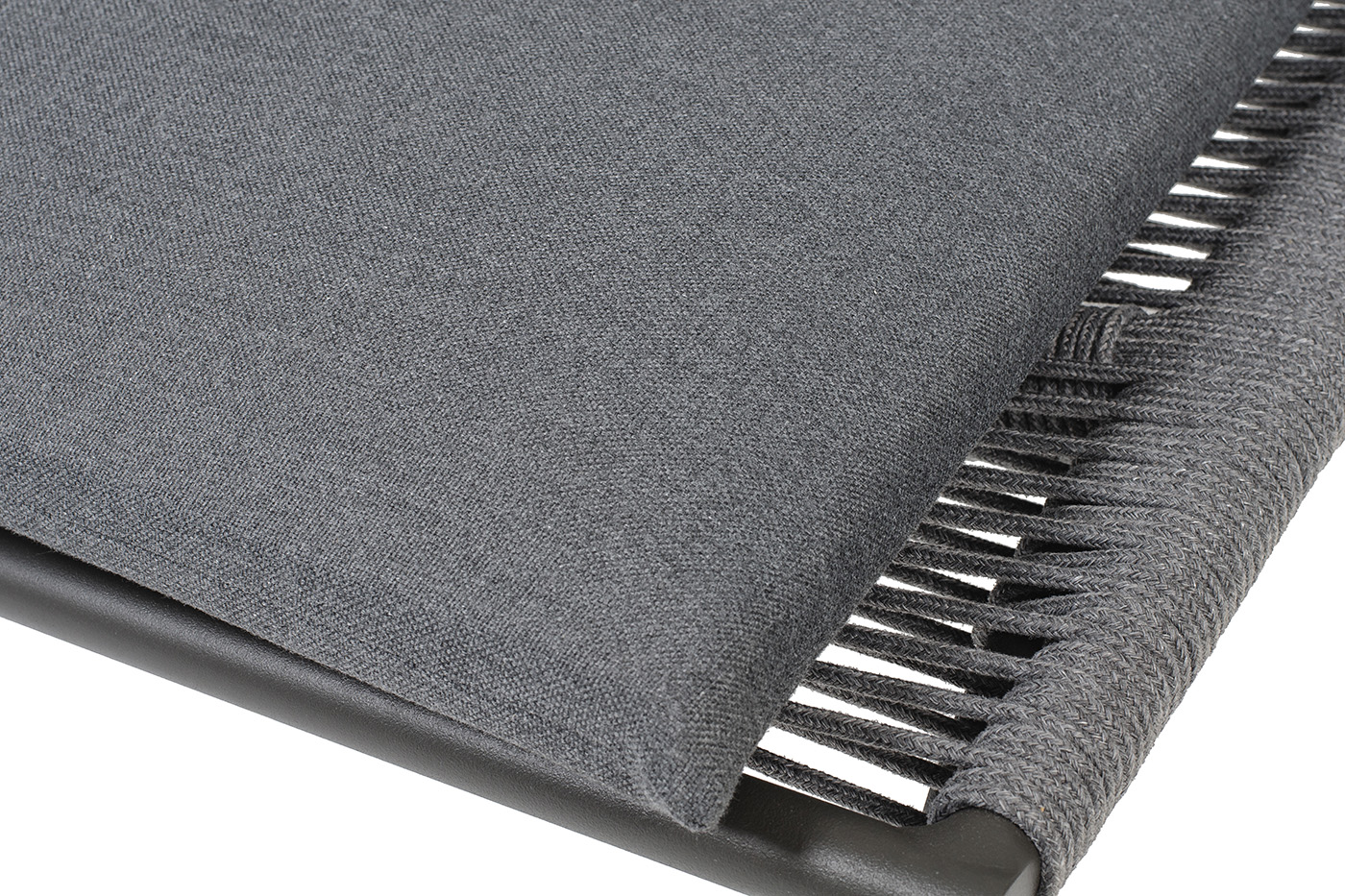 Авиньон кресло плетеное из роупа, каркас алюминий серый (RAL7022) муар, роуп серый круглый, ткань темно-серая 027 фото 4