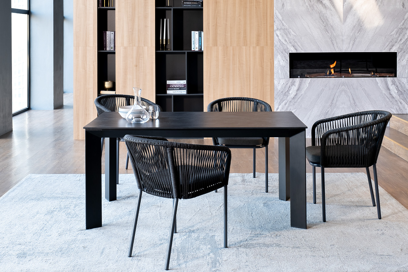 Венето обеденная группа на 4 персоны со стульями Марсель, каркас темно-серый, роуп темно-серый фото 1