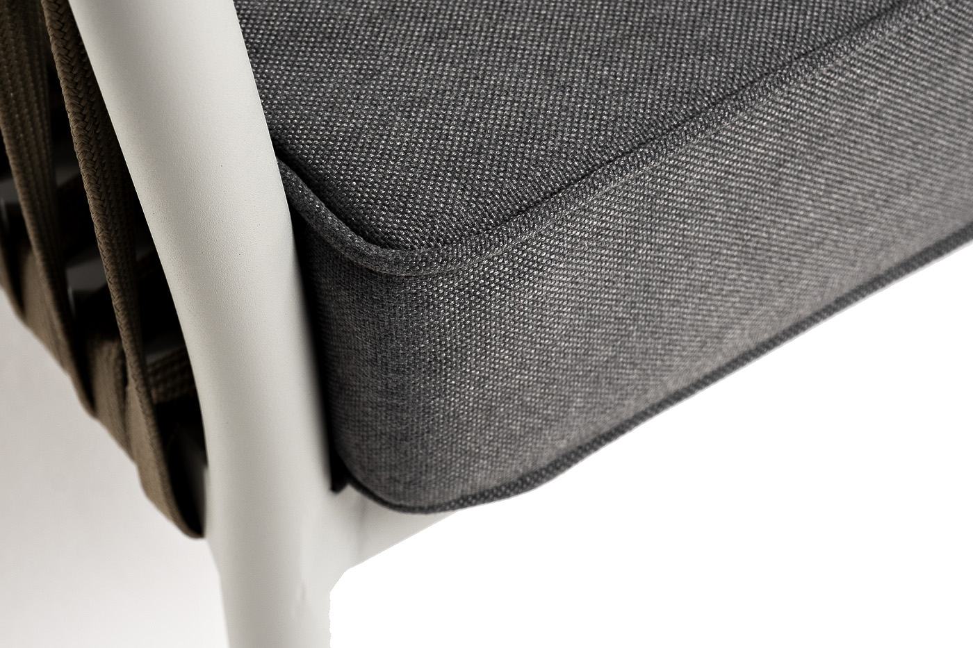 Касабланка диван 3-местный плетеный из роупа, каркас алюминий светло-серый (RAL7035) муар, роуп серо-коричневый 23мм, ткань серая 017 фото 6