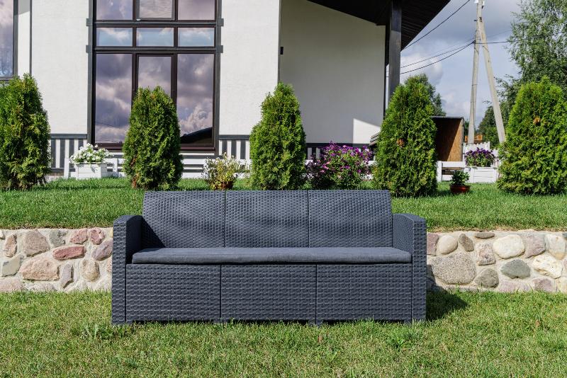 Диван трехместный Lana Royal Family из пластика, цвет графит фото 1